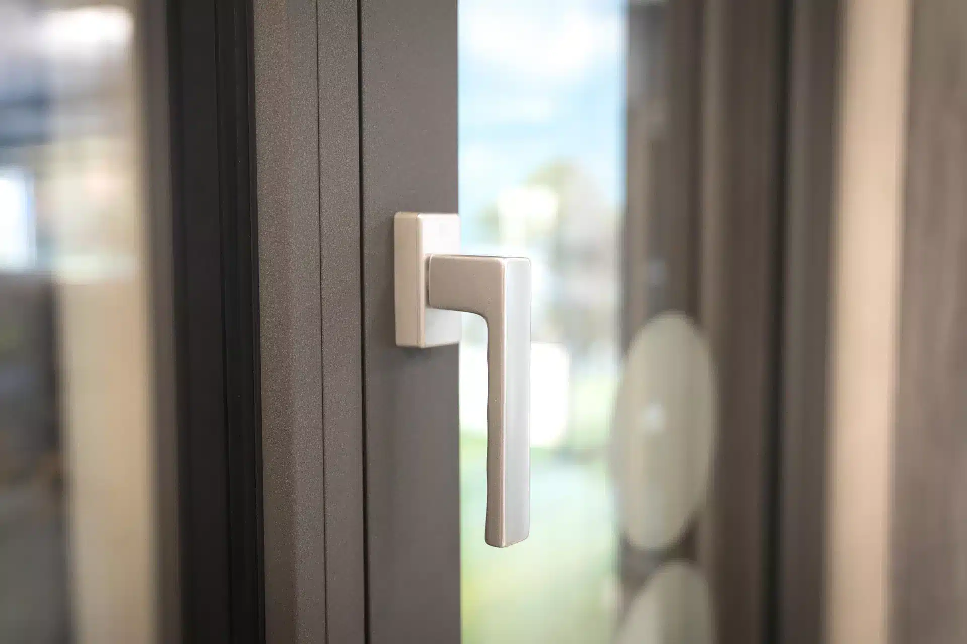 Finestre-bianche-e-infissi-esterni-in-alluminio-e-PVC-in-offerta-nello-showroom-a-Milano-e-Monza-Brianza Finestre bianche e infissi esterni in alluminio e PVC in offerta nello showroom a Milano e Monza Brianza