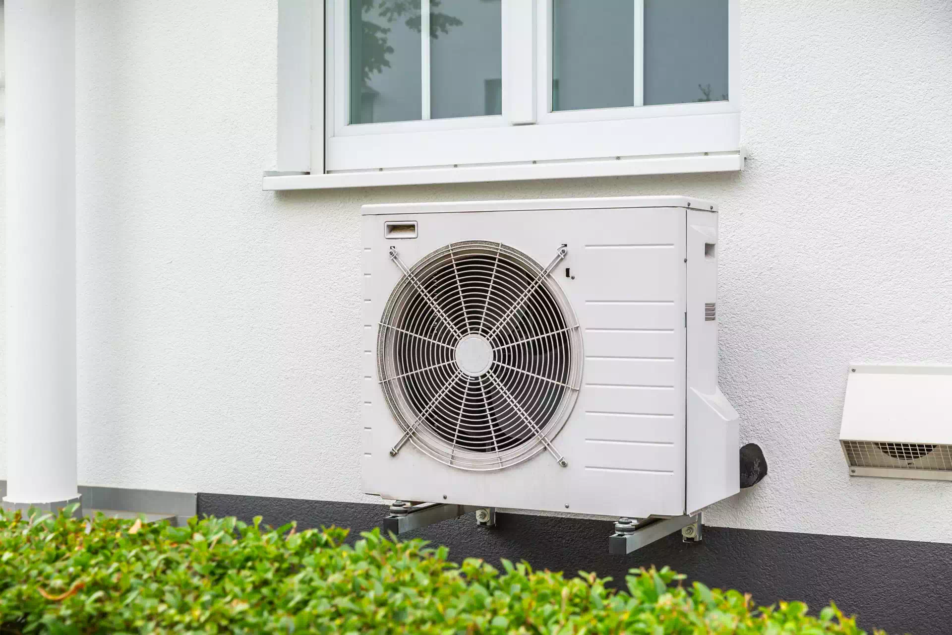 Pompe-di-calore-mono-split-e-multisplit-per-la-casa-e-il-condominio-con-installazione-a-Milano-e-Monza-Brianza Pompe di calore mono split e multisplit per la casa e il condominio con installazione a Milano e Monza Brianza