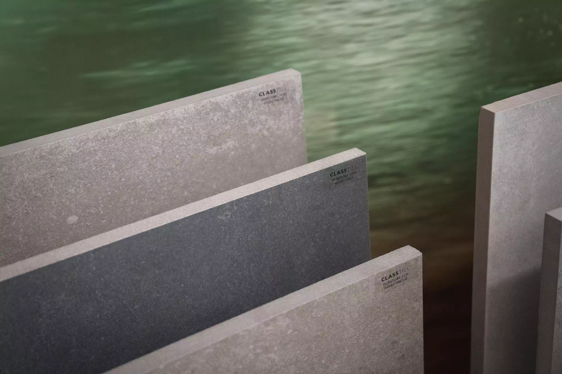 Pavimenti per il bagno moderno in offerta nello Showroom di Tre G a Milano e Monza Brianza