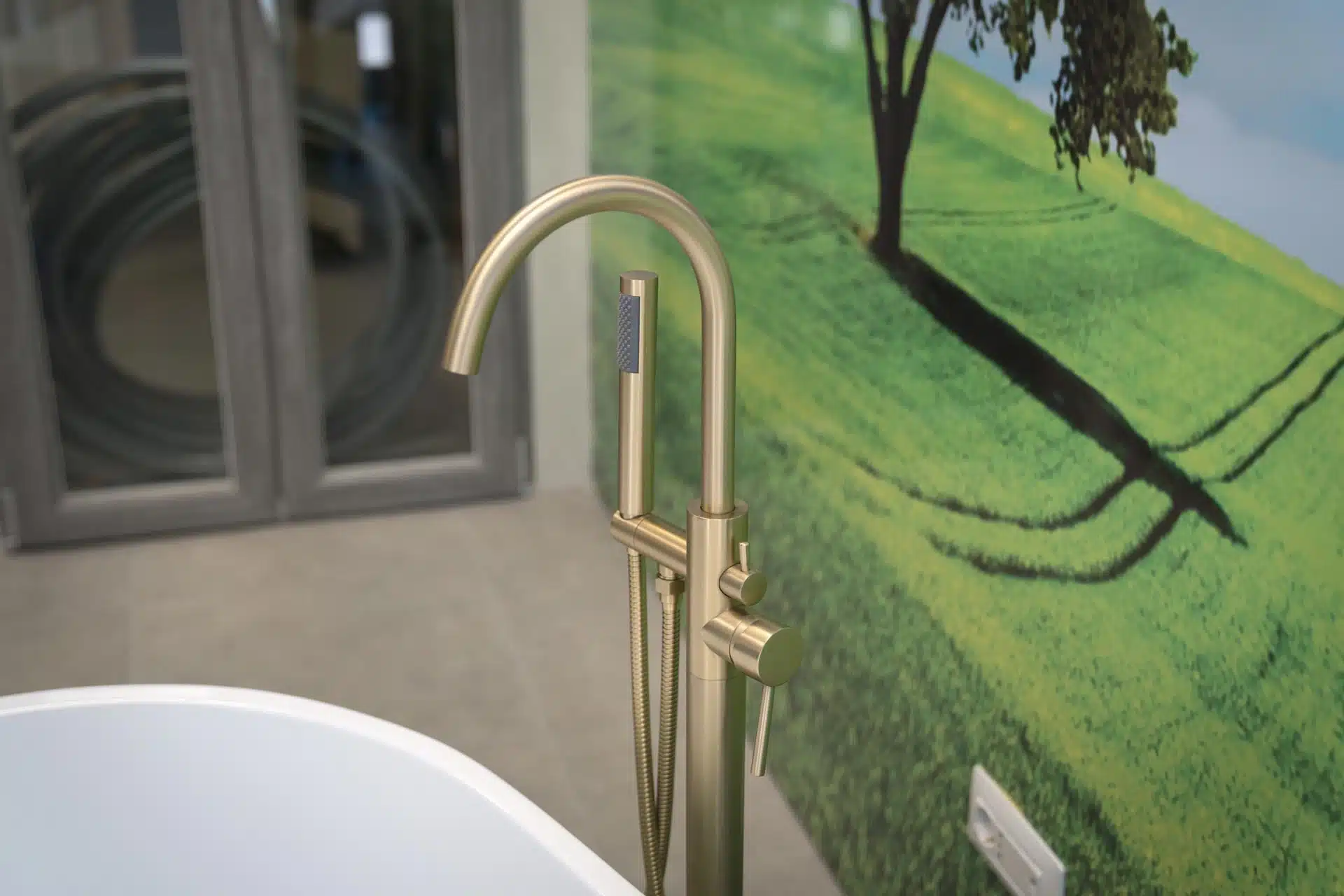 Mobili per l'arredo del bagno esposti nello showroom di Tre G SRL per Milano e Monza Brianza